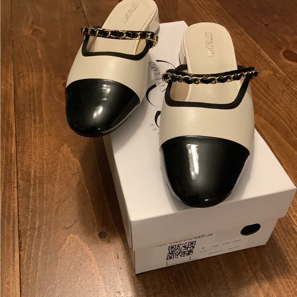Cotton Candy Black and Cream Mules with Chain Accent - Picture 4 of 7